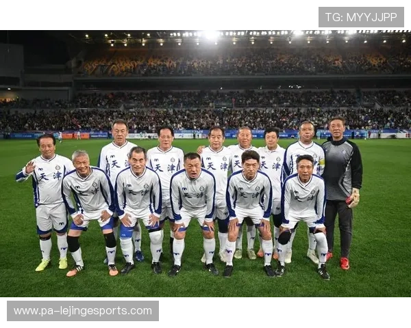 足球老将激情重现 友谊赛精彩回顾带你穿越时光重温经典瞬间